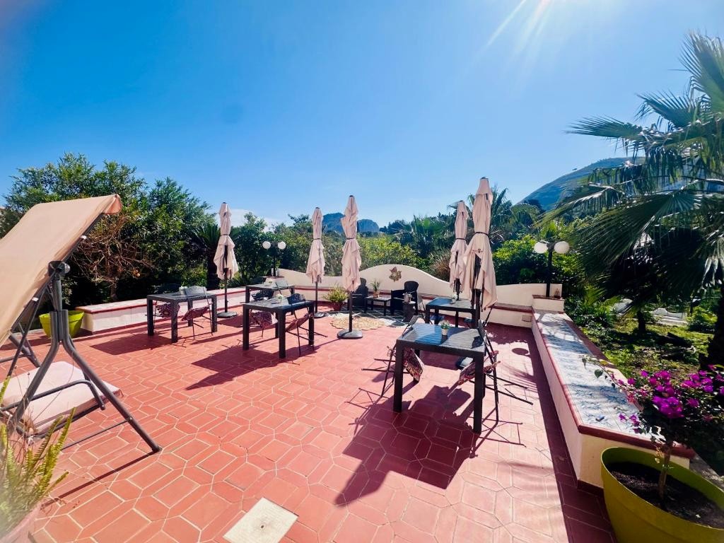 Terrazza e giardino di Villa Tiche